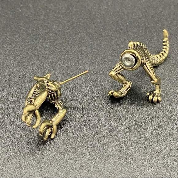 Alien Predator Steampunk Earrings - Picture 11 of 13